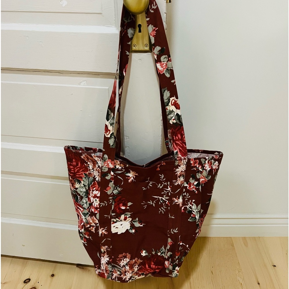 April Cornell Floral Rose Tote
NWT
Large size